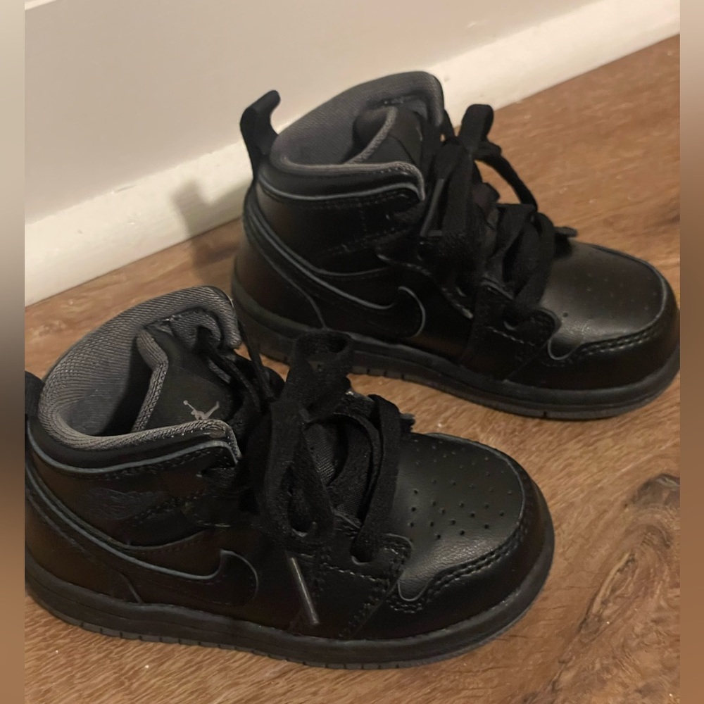 Nike ‘Black out’ Jordan 1 SE size 5C - Picture 6 of 9